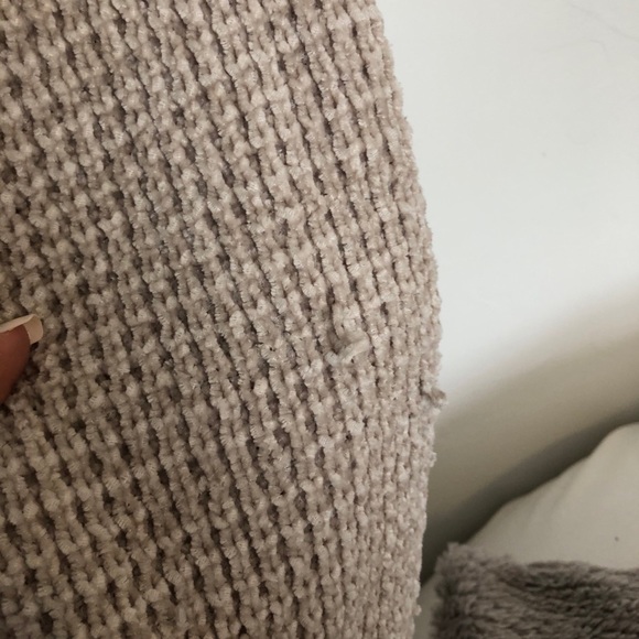 Coco + Jaimeson Sweater - Picture 4 of 5